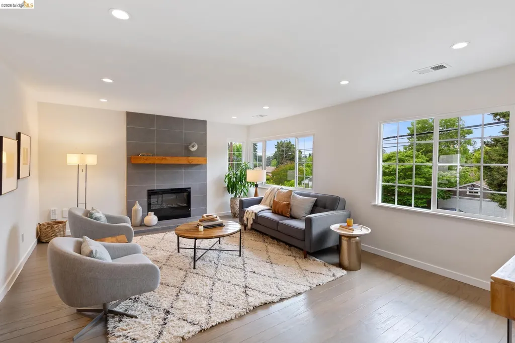 4086 Laguna Avenue Oakland CA 94602