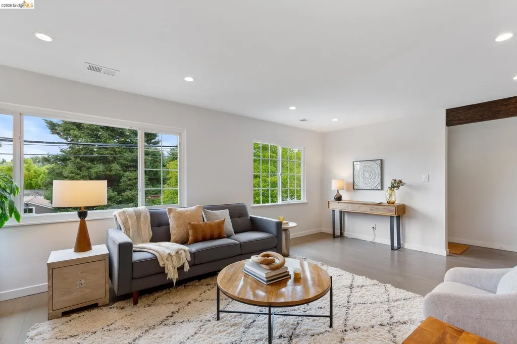 4086 Laguna Avenue Oakland CA 94602