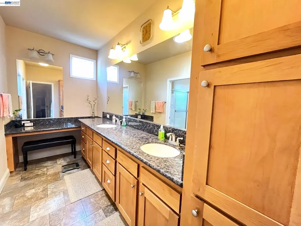 1291 Sussex Way Hayward CA 94544