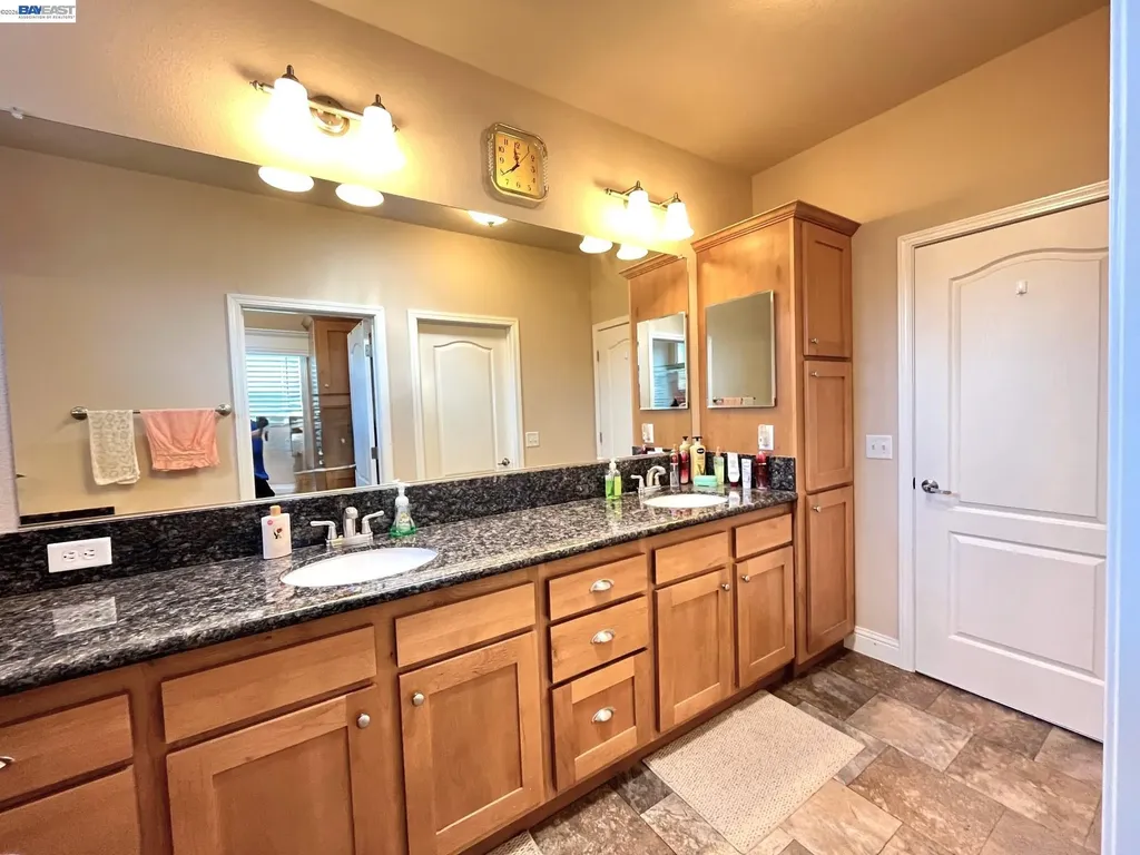 1291 Sussex Way Hayward CA 94544
