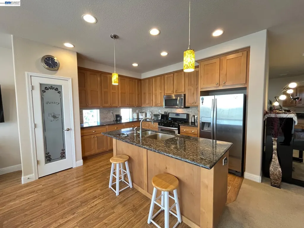 1291 Sussex Way Hayward CA 94544