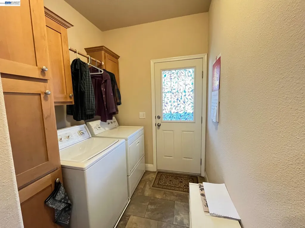 1291 Sussex Way Hayward CA 94544