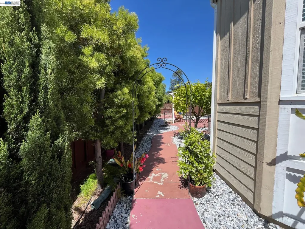 1291 Sussex Way Hayward CA 94544