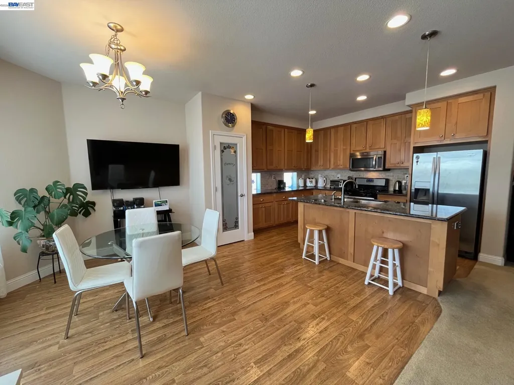 1291 Sussex Way Hayward CA 94544