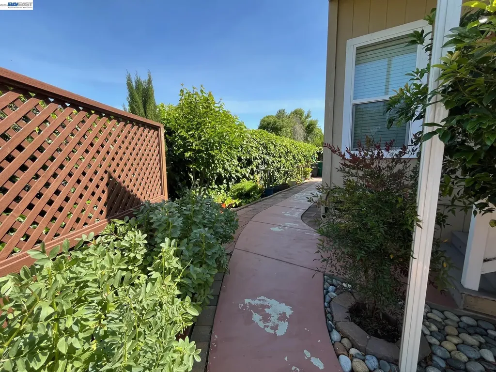 1291 Sussex Way Hayward CA 94544