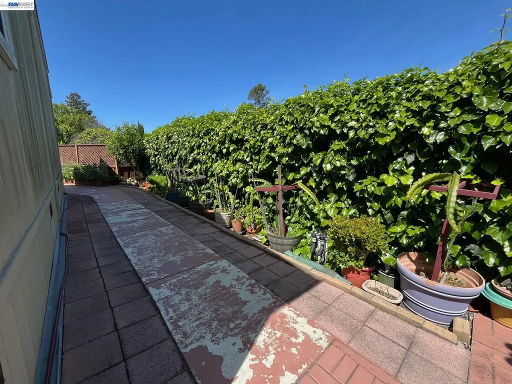 1291 Sussex Way Hayward CA 94544