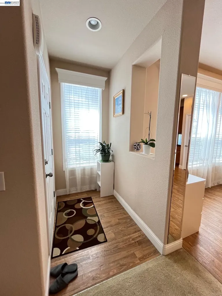 1291 Sussex Way Hayward CA 94544