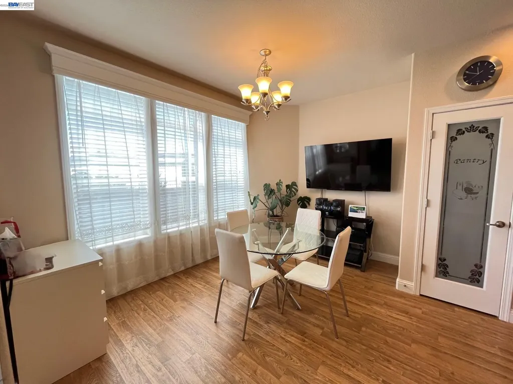 1291 Sussex Way Hayward CA 94544