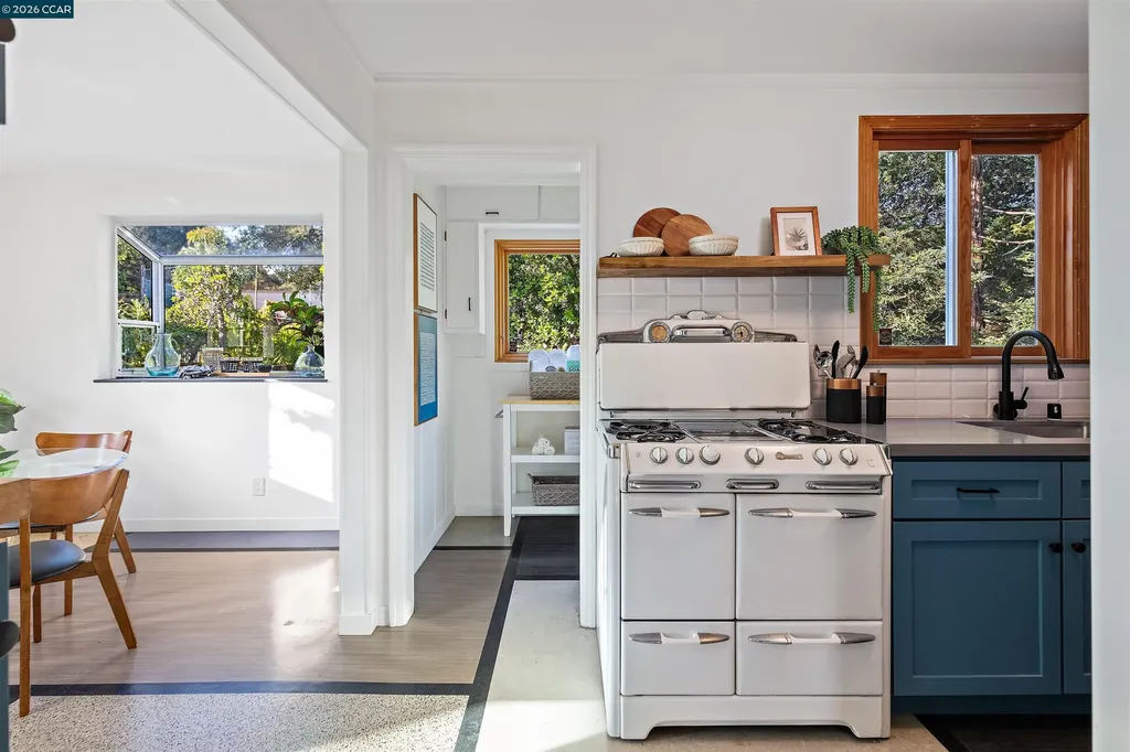 3754 Enos Avenue Oakland CA 94619