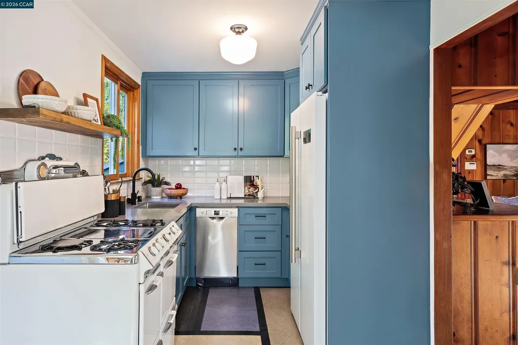 3754 Enos Avenue Oakland CA 94619