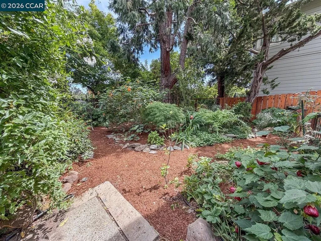 3754 Enos Avenue Oakland CA 94619