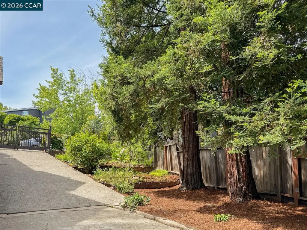 3754 Enos Avenue Oakland CA 94619