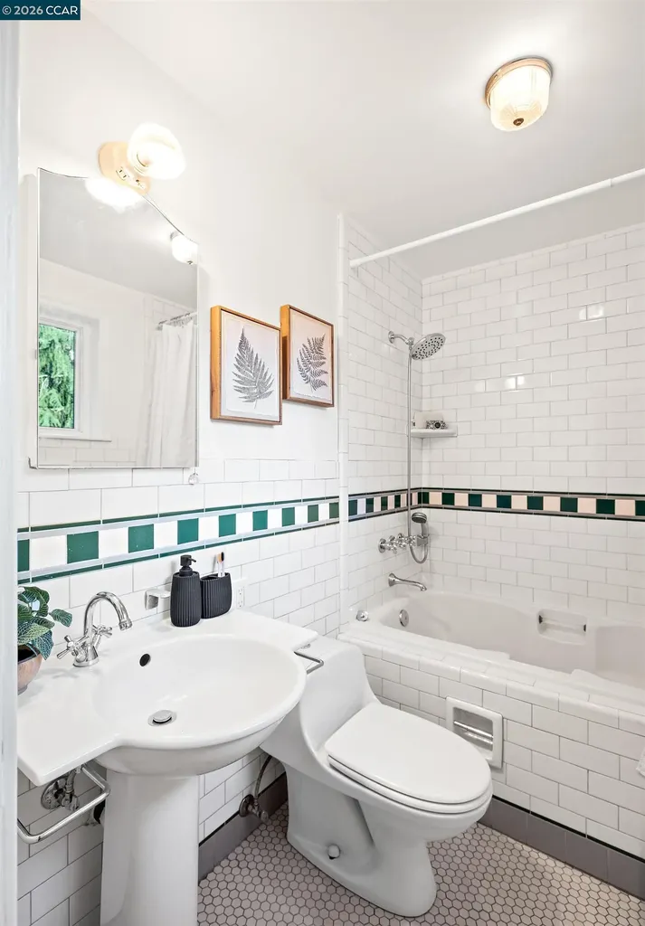 3754 Enos Avenue Oakland CA 94619