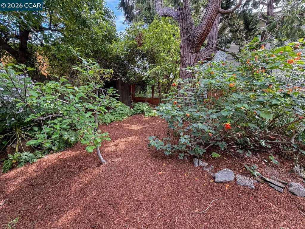 3754 Enos Avenue Oakland CA 94619