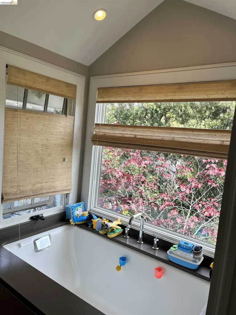 396 62nd Street Oakland CA 94618