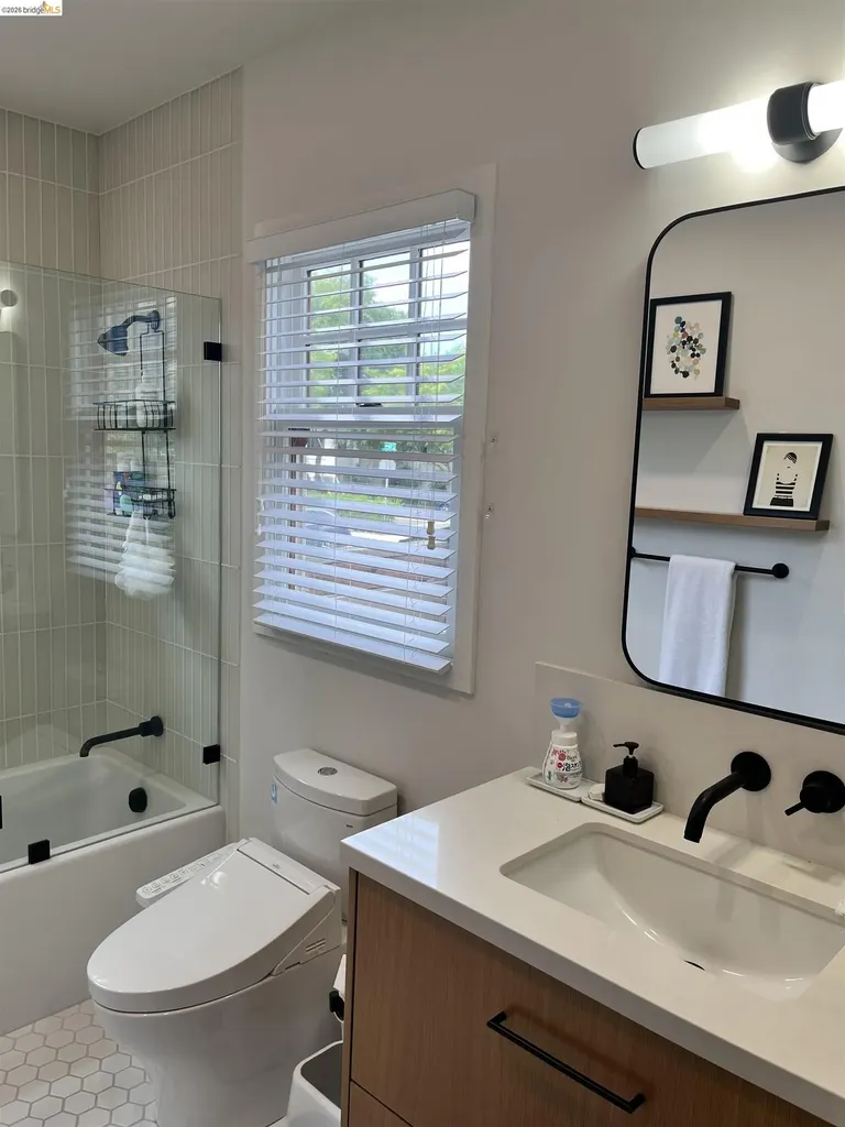 396 62nd Street Oakland CA 94618