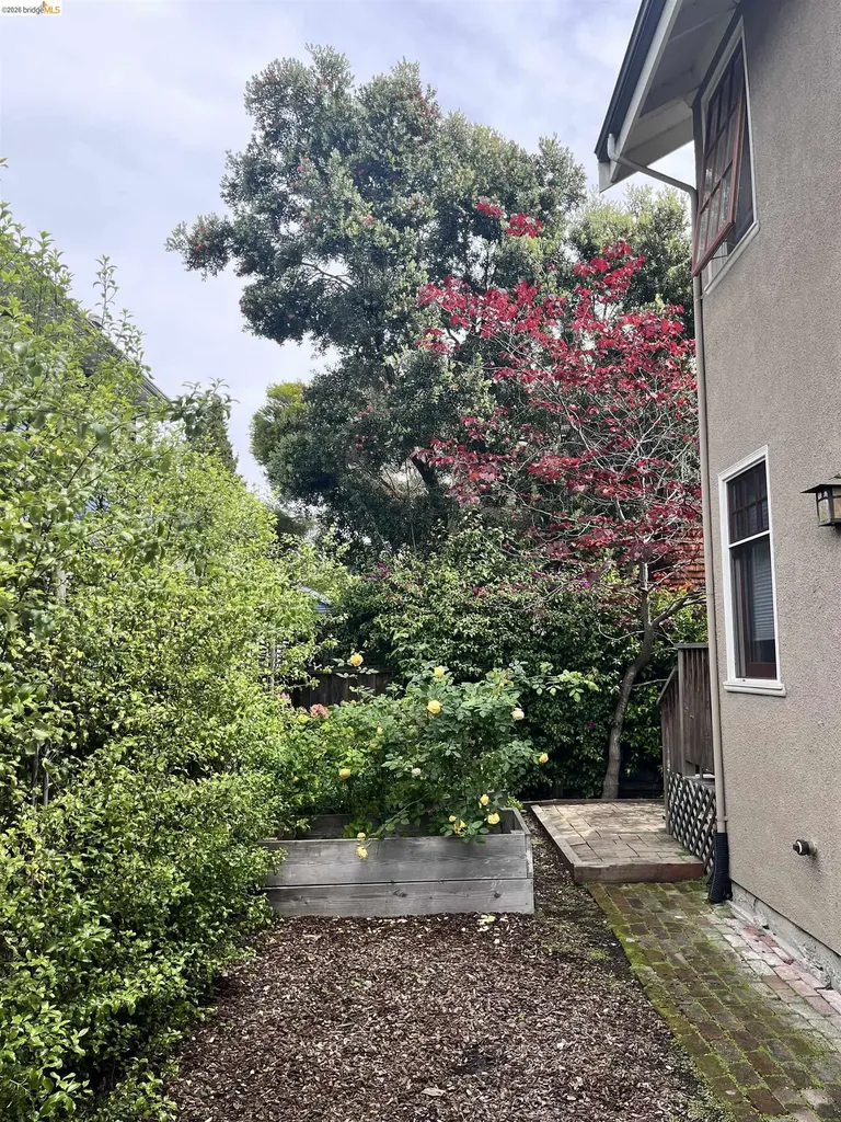 396 62nd Street Oakland CA 94618