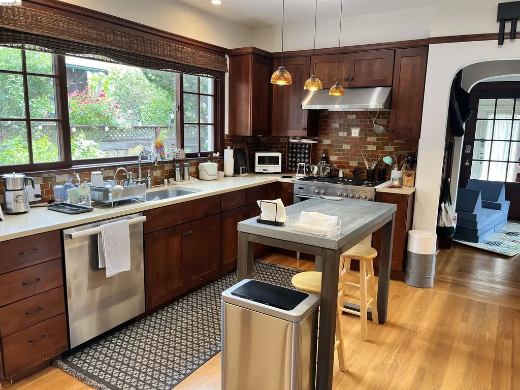 396 62nd Street Oakland CA 94618