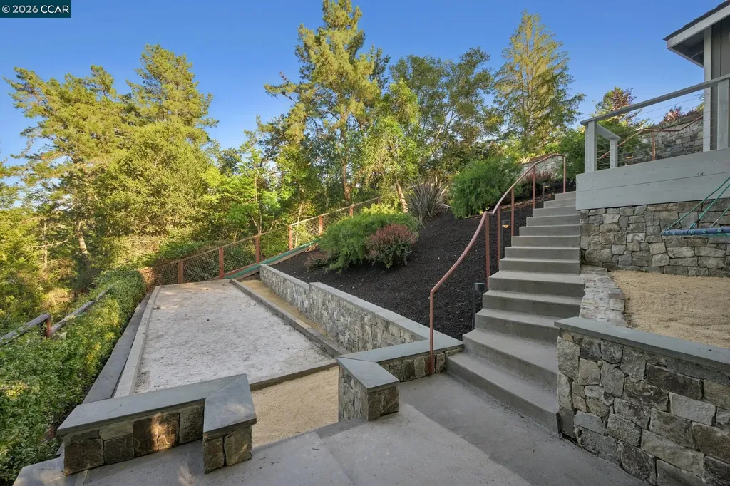 145 Danefield Place Moraga CA 94556