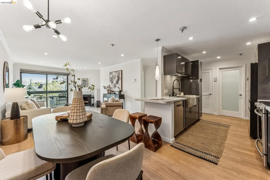 Oakland CA, 389 Belmont Street, Unit 411