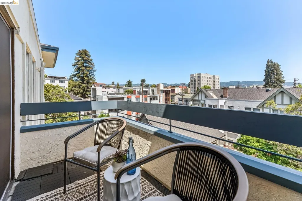 389 Belmont Street Oakland CA 94610