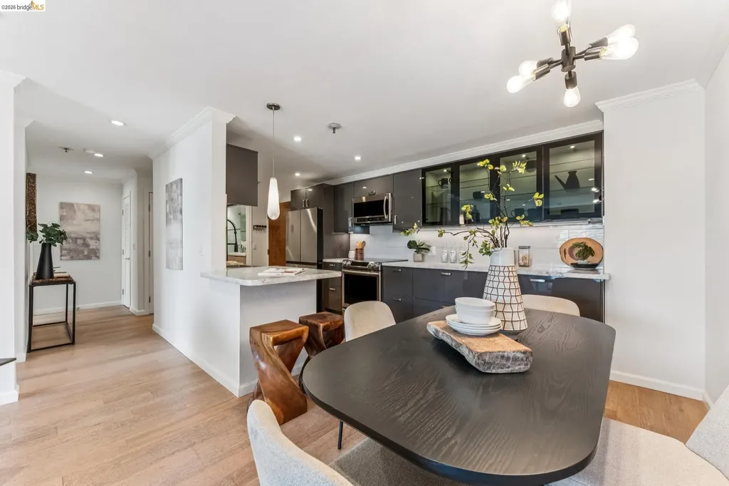 389 Belmont Street Oakland CA 94610