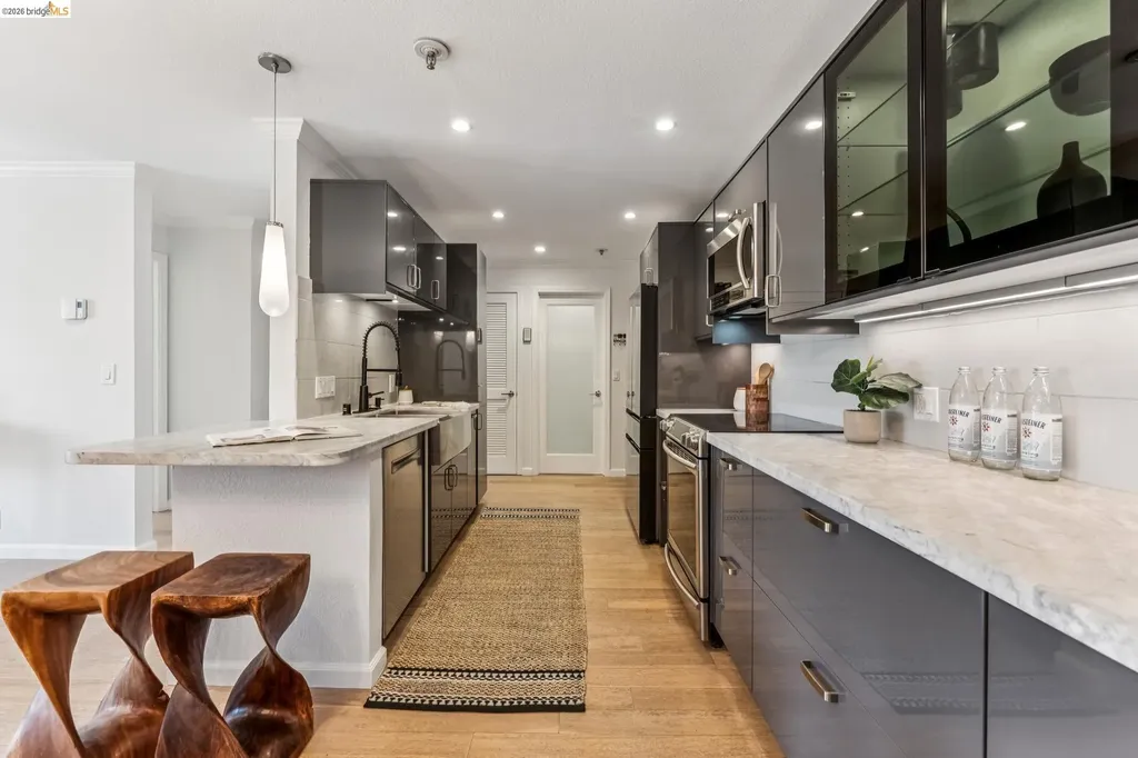 389 Belmont Street Oakland CA 94610