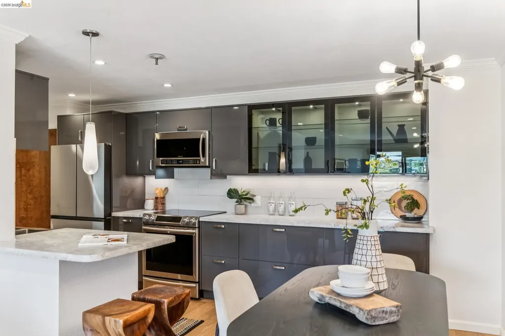 389 Belmont Street Oakland CA 94610
