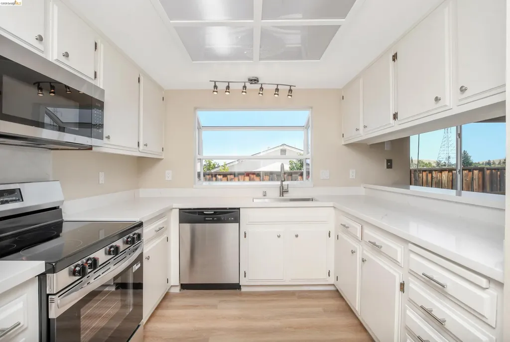 2411 Los Prados Way Antioch CA 94509