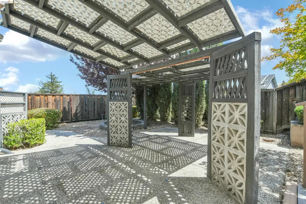 2411 Los Prados Way Antioch CA 94509