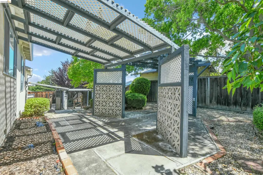 2411 Los Prados Way Antioch CA 94509