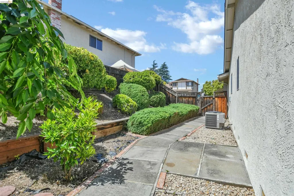 2411 Los Prados Way Antioch CA 94509