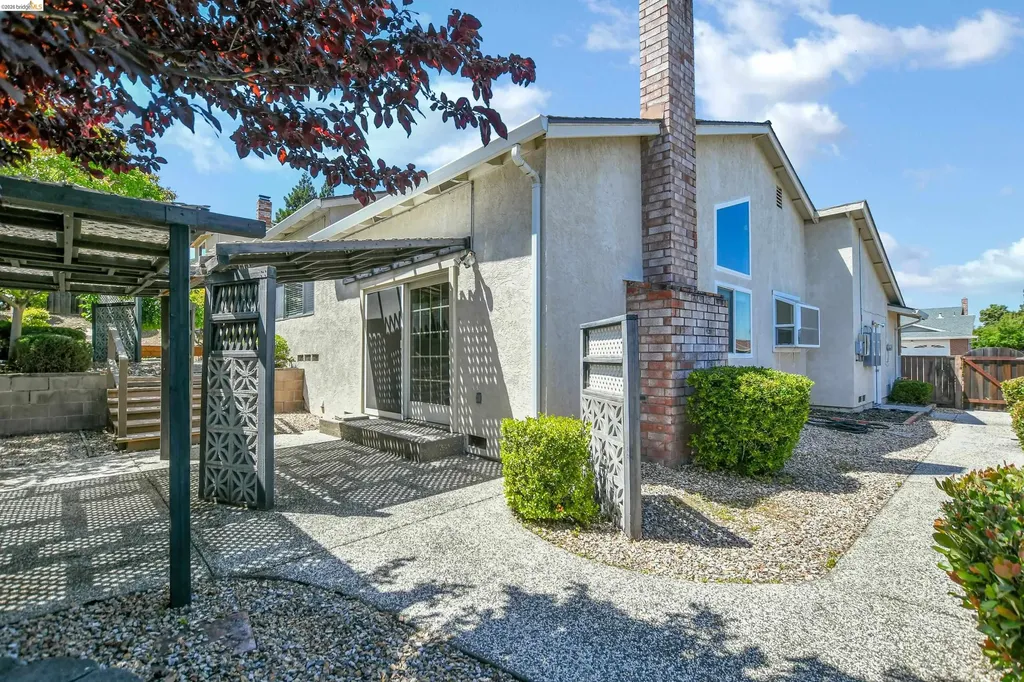 2411 Los Prados Way Antioch CA 94509