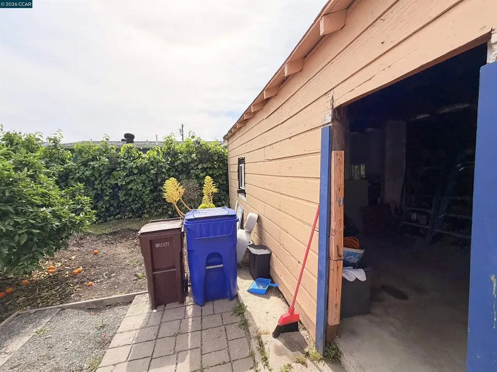 238 Fitzpatrick Road Oakland CA 94603