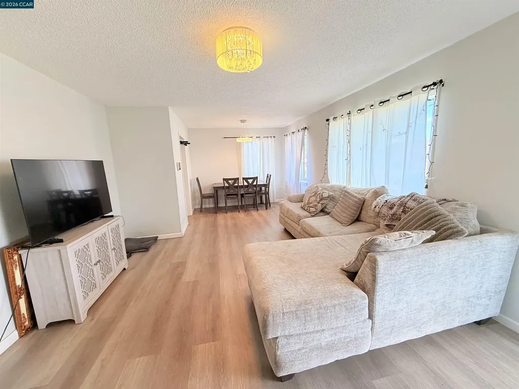 238 Fitzpatrick Road Oakland CA 94603