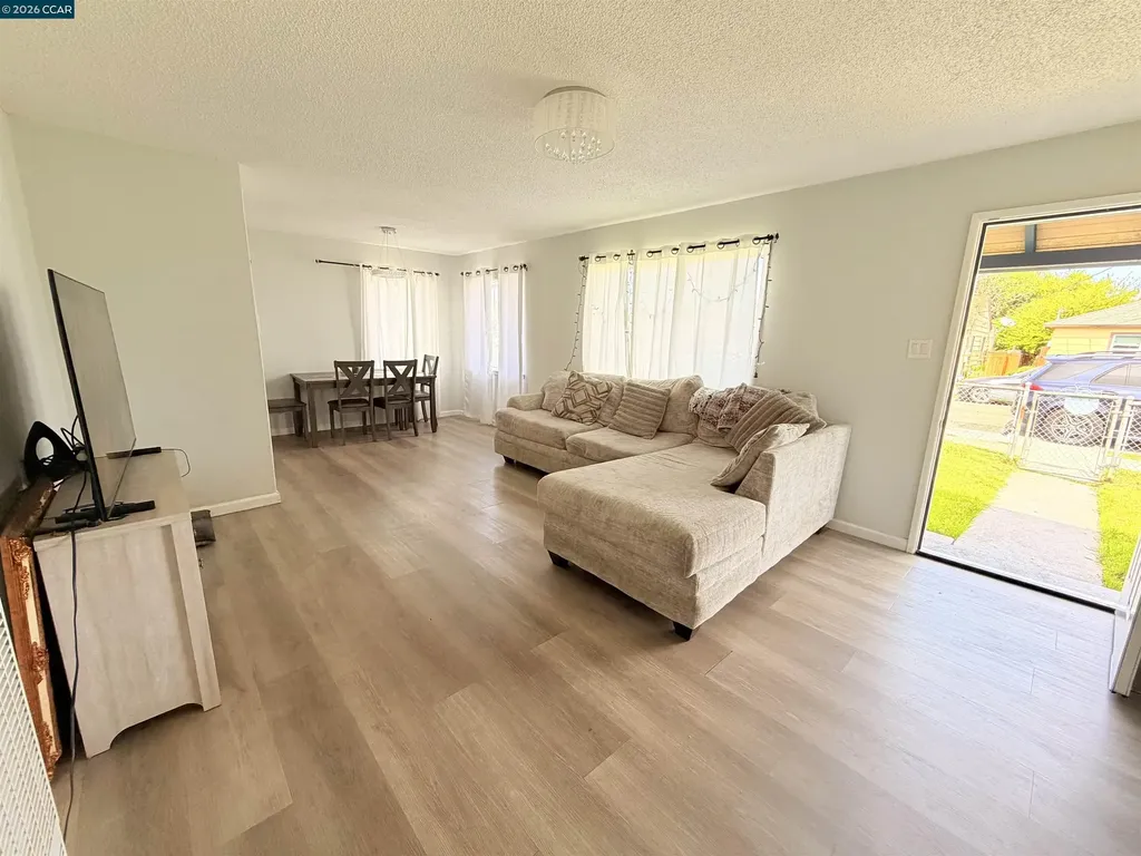 238 Fitzpatrick Road Oakland CA 94603