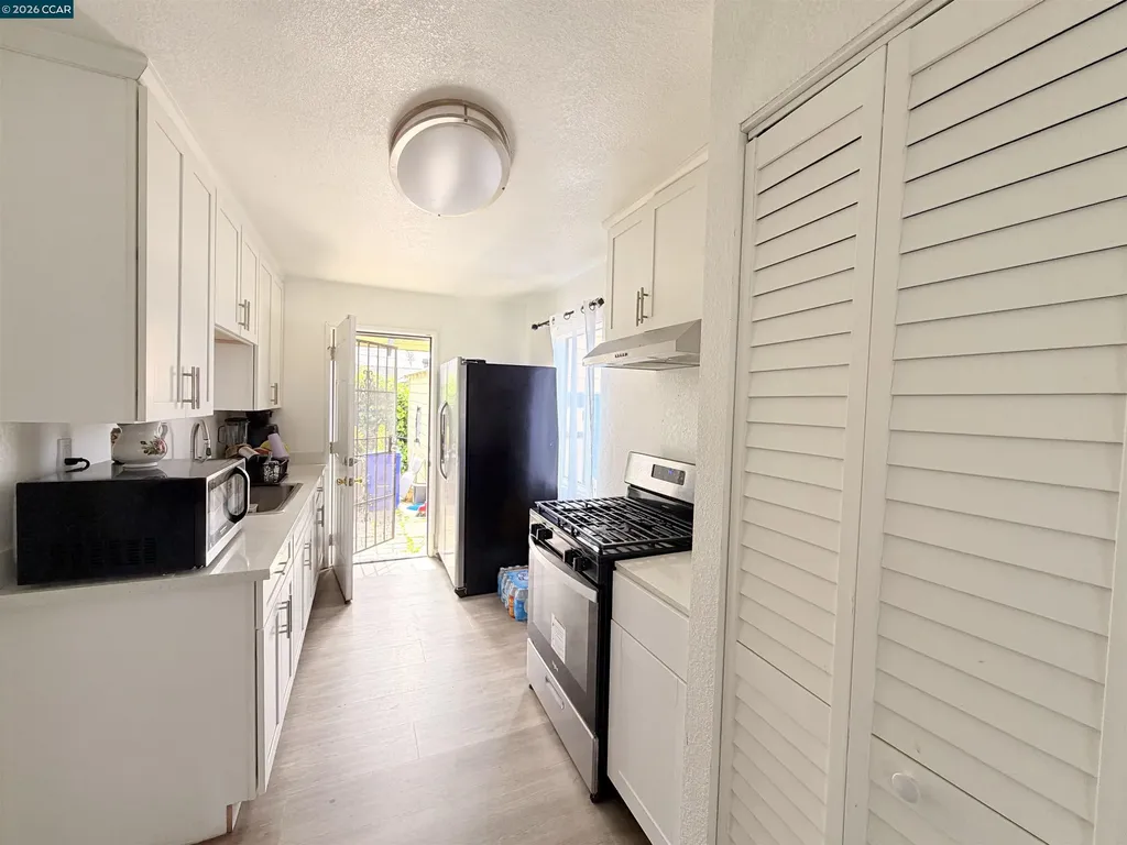 238 Fitzpatrick Road Oakland CA 94603