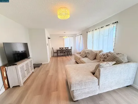 238 Fitzpatrick Road Oakland CA 94603