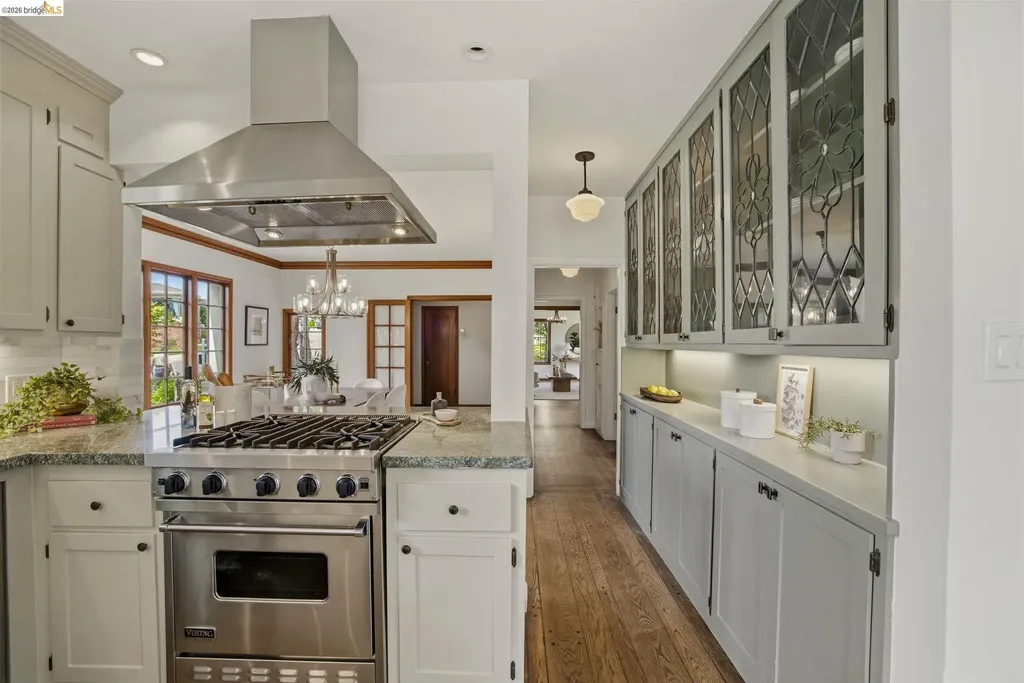1087 Hubert Road Oakland CA 94610