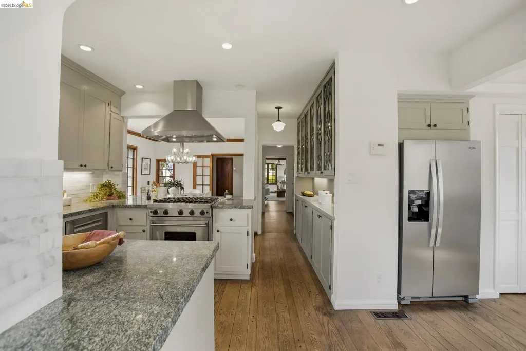 1087 Hubert Road Oakland CA 94610