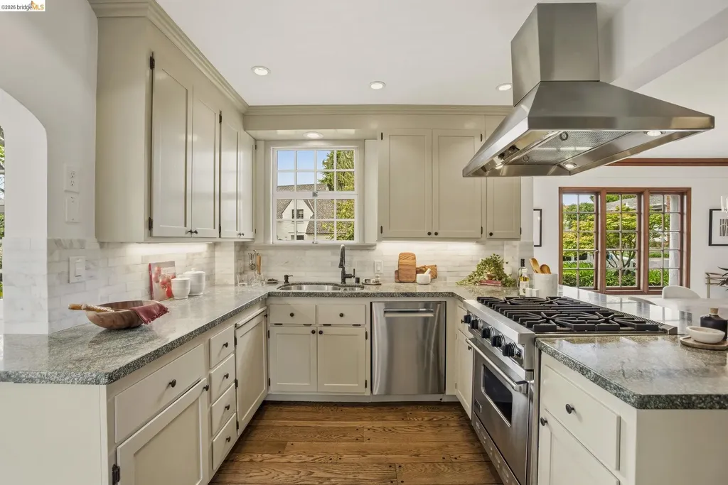 1087 Hubert Road Oakland CA 94610
