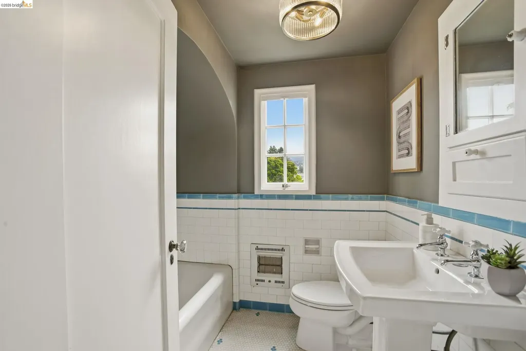 1087 Hubert Road Oakland CA 94610