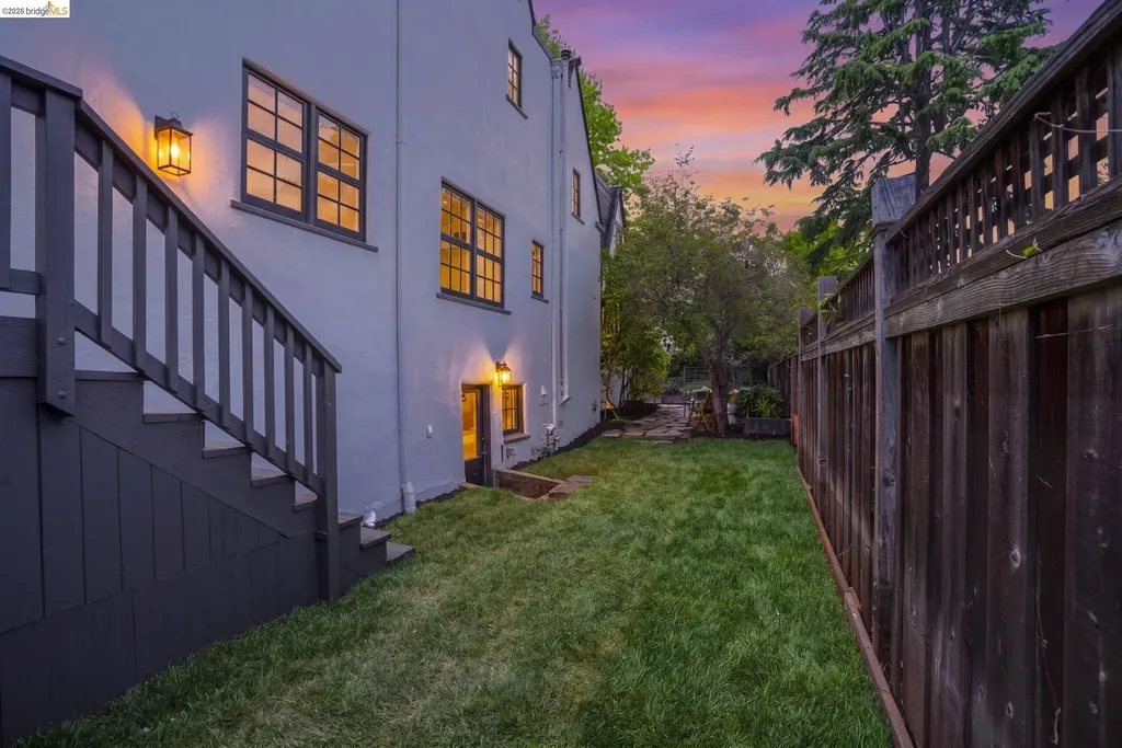 1087 Hubert Road Oakland CA 94610