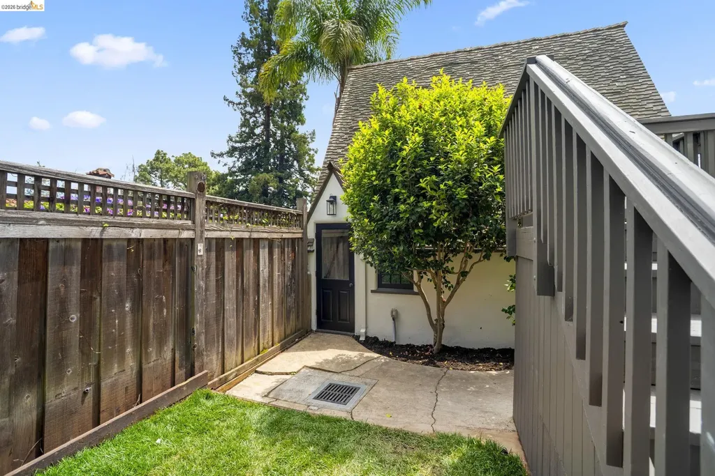 1087 Hubert Road Oakland CA 94610