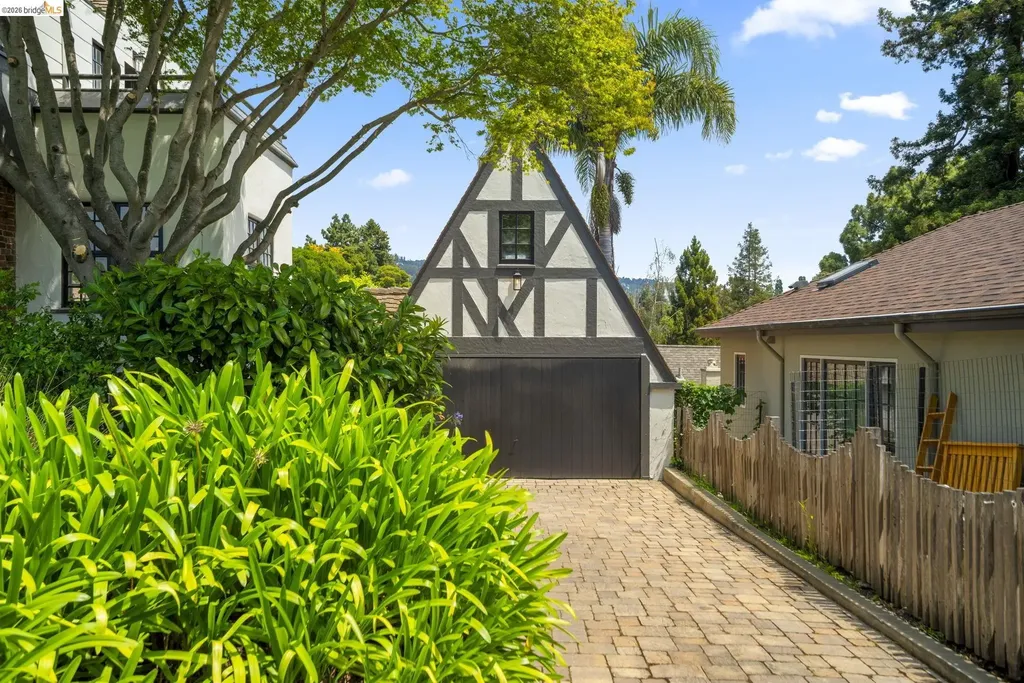 1087 Hubert Road Oakland CA 94610
