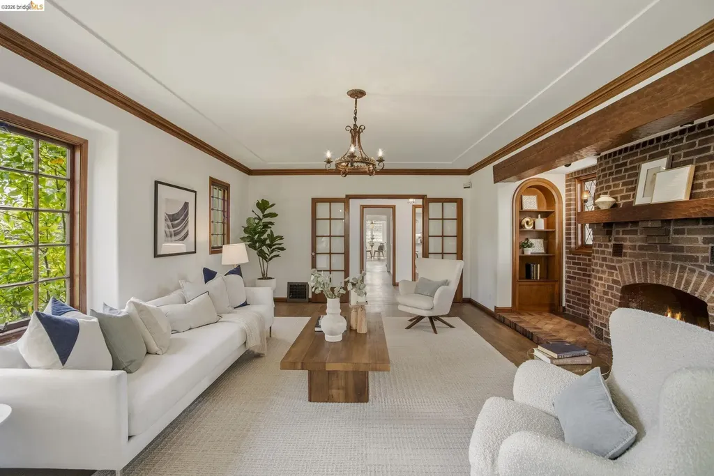 1087 Hubert Road Oakland CA 94610