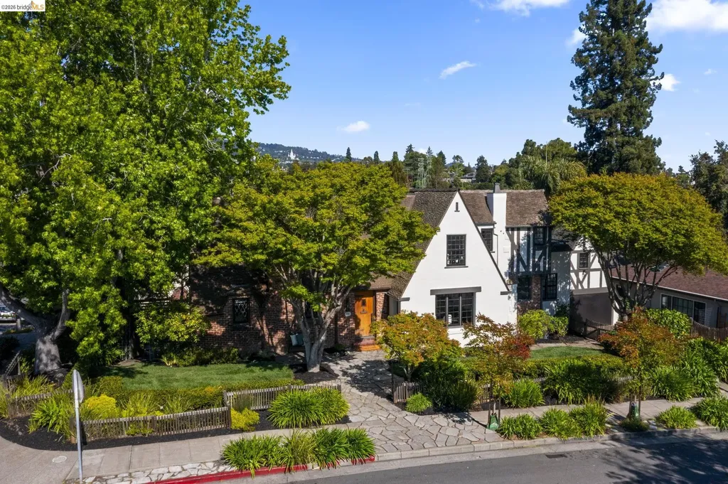 1087 Hubert Road Oakland CA 94610