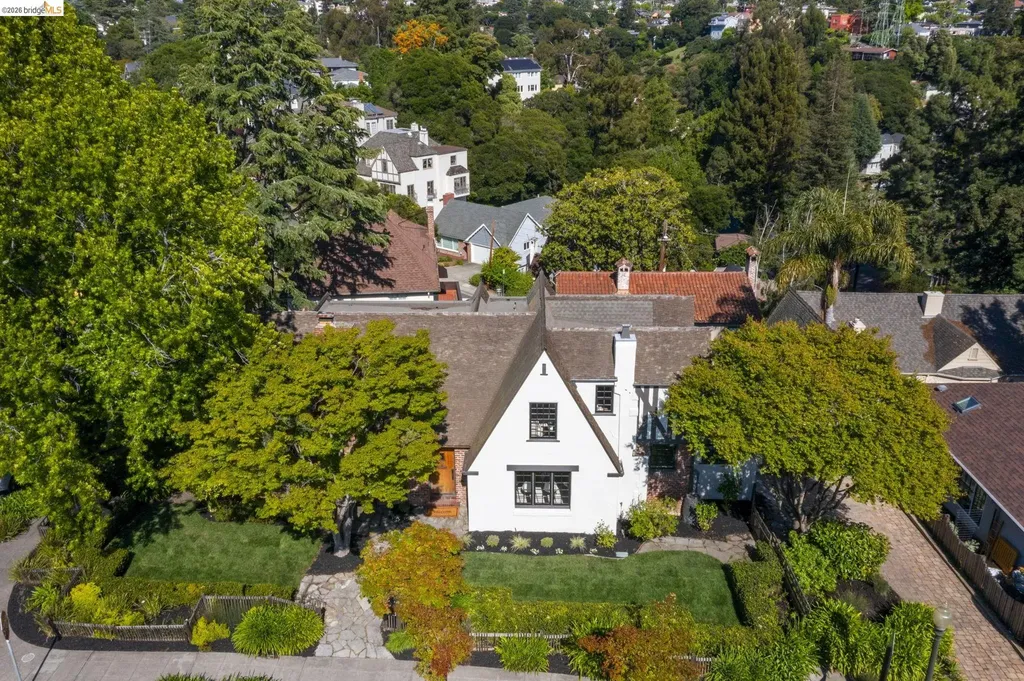 1087 Hubert Road Oakland CA 94610