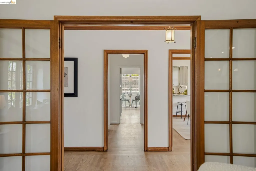 1087 Hubert Road Oakland CA 94610