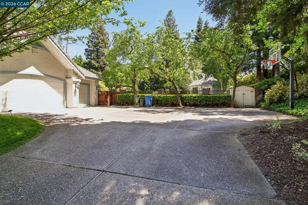31 Tierra Verde Court Walnut Creek CA 94598